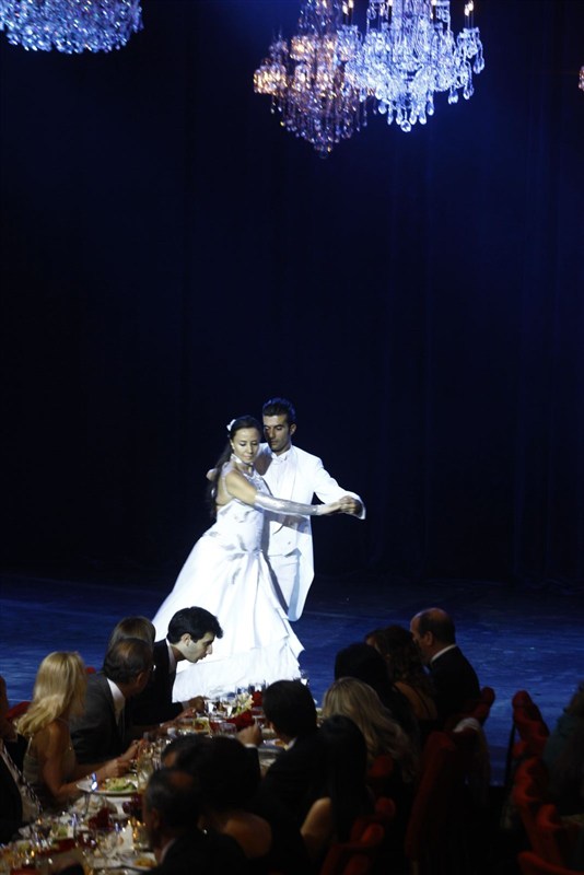 Bal des Debutantes 2012 